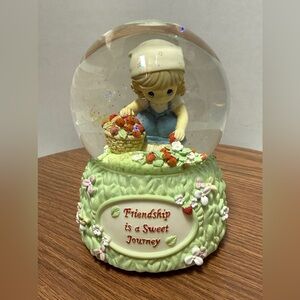 Enesco Precious Moments Musical Glass Globe w Girl in Strawberry Patch 2006
